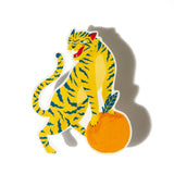 Tigre con naranja