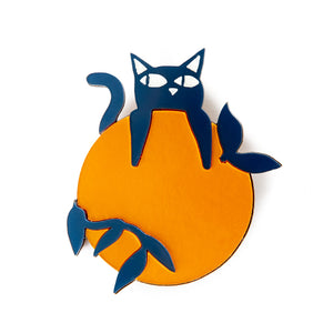 Broche gato con naranja
