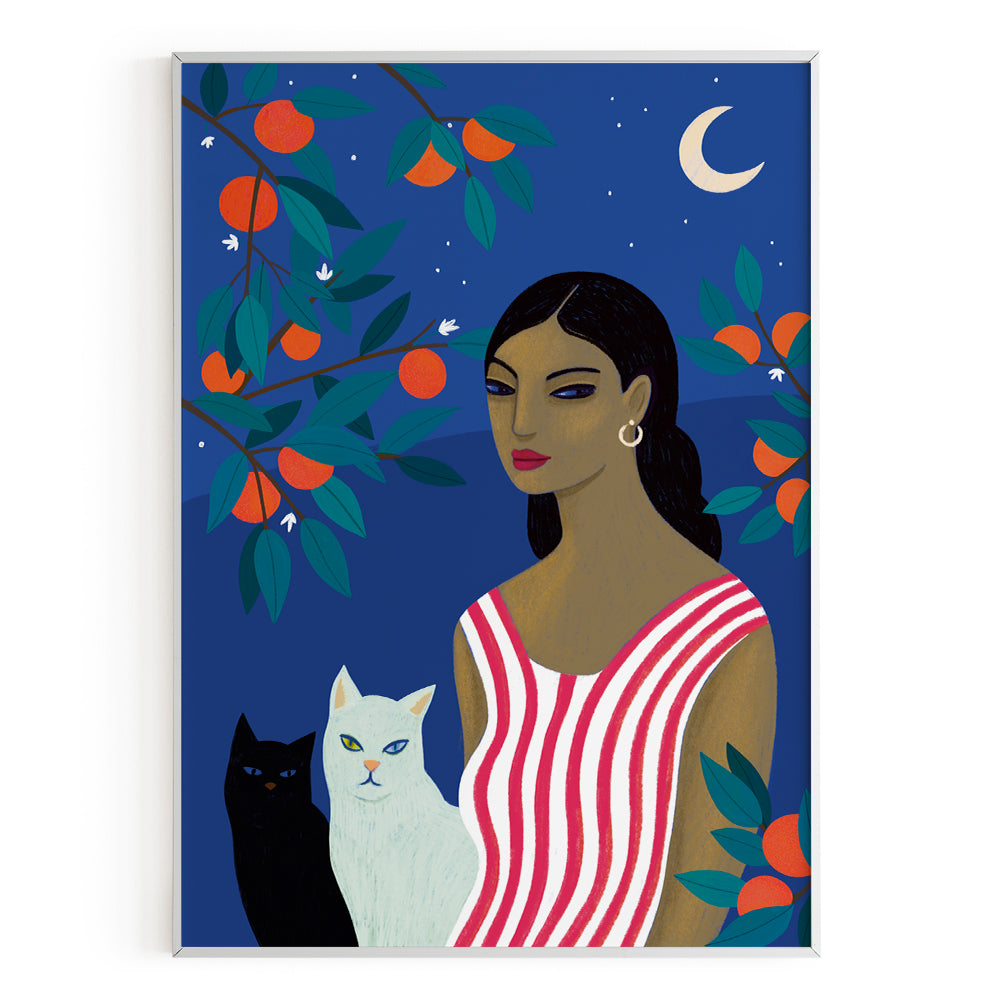 Mujer con gatos y naranjas