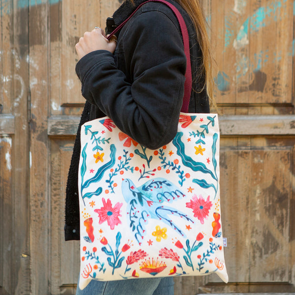 Tote bag golondrina y flores